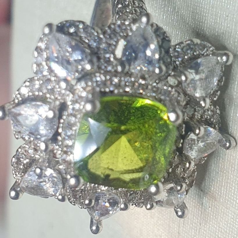 Äkta silver sterling ring med grön ädelsten peridot