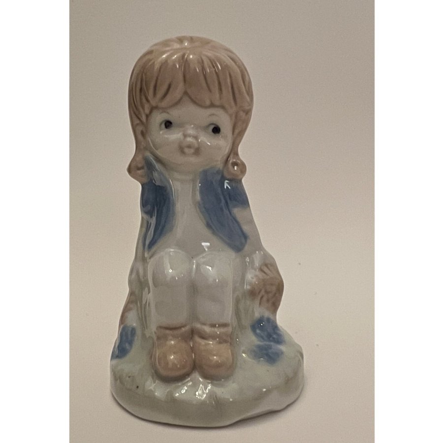 Antik porslinsfigur liten flicka samlarfigurin