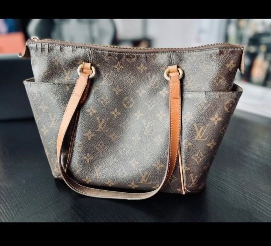 Louis Vuitton vintage monogram totally PM