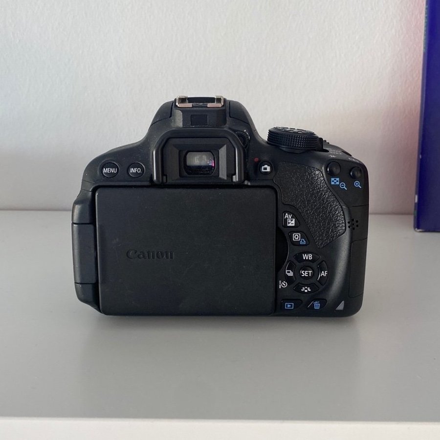 Canon EOS 700D