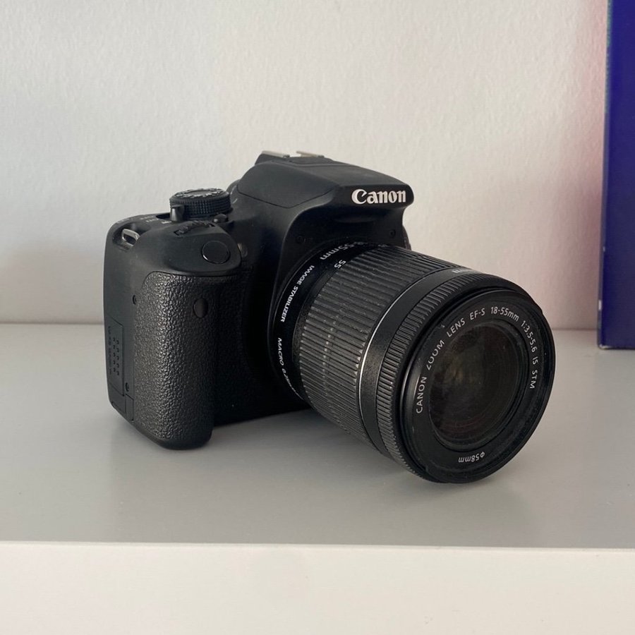 Canon EOS 700D