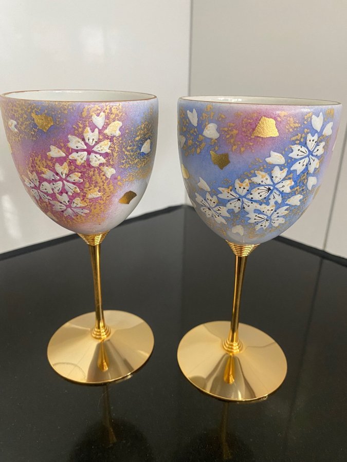 Kutani Porcelain Pair Wine Glasses Dancing Flower Japansk 2st