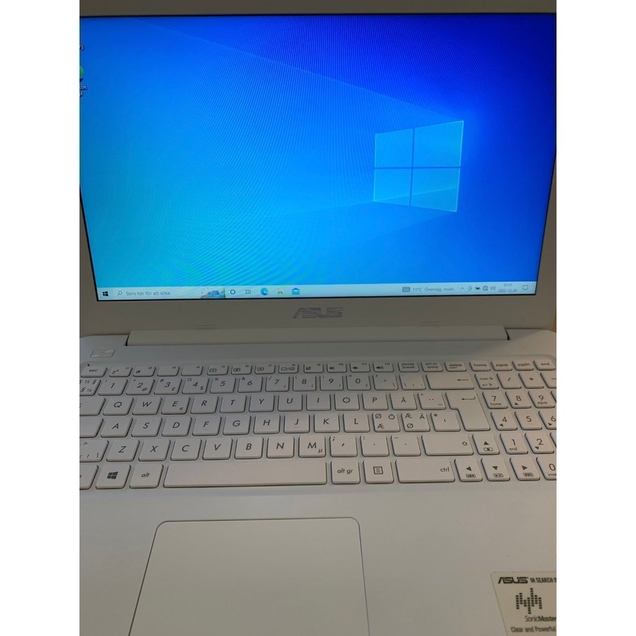 Asus laptop R517M