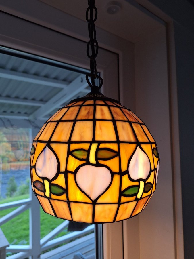 Fönsterlampa-taklampa Aneta Tiffanystil