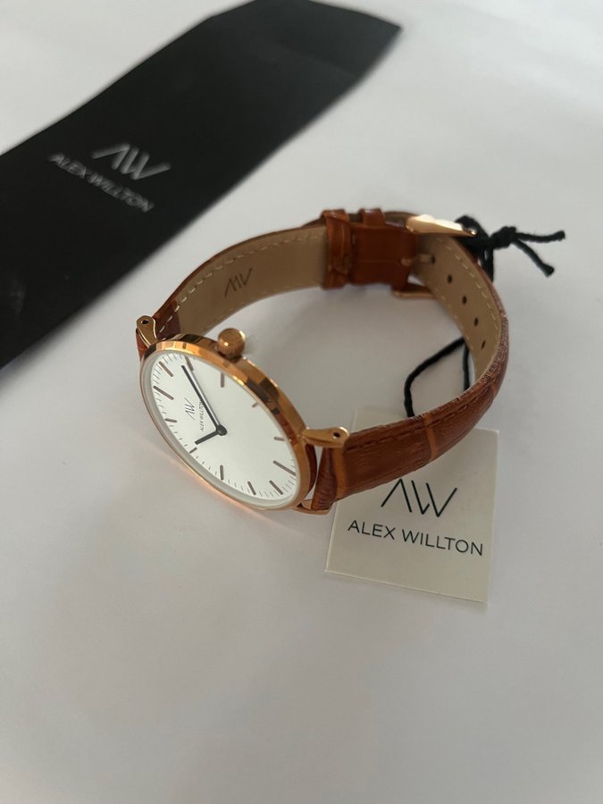 ALEX WILLTON WATCH Birmingham 36 mm Roseguld med brunt krokodil stil läder band