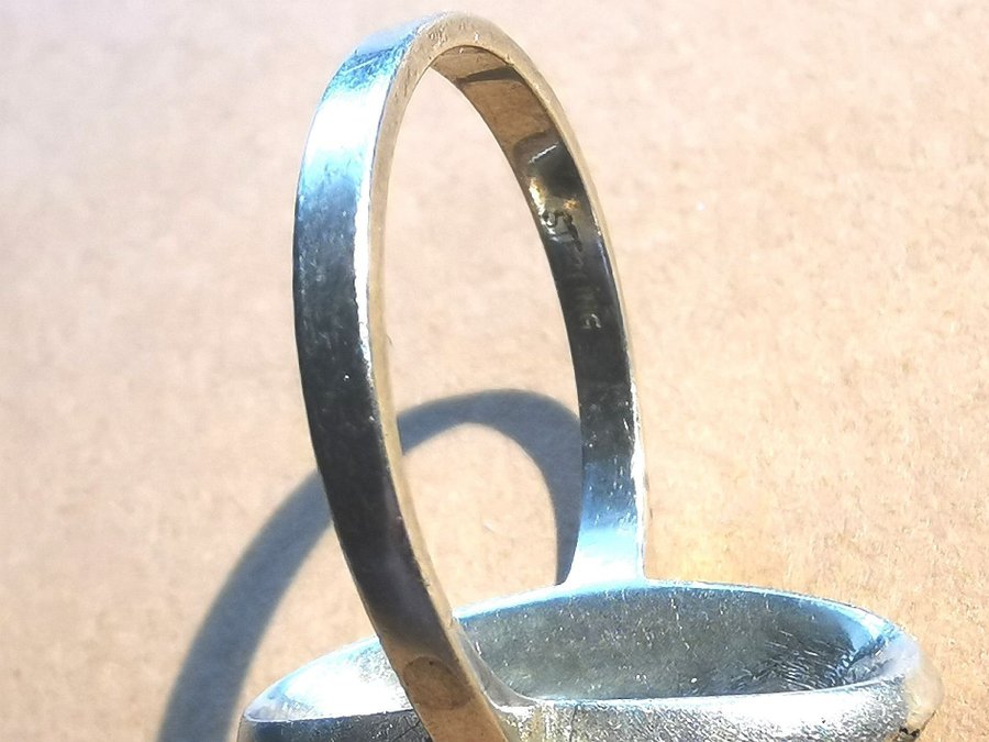 Silver ring stämplat 16 25 mm Svart sten med markasiter