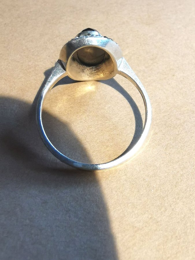 Silver ring stämplat 16 25 mm Svart sten med markasiter