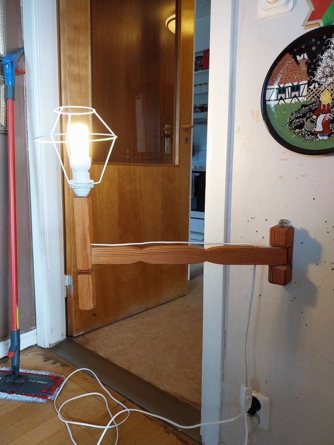 Vägglampa trä furu retro