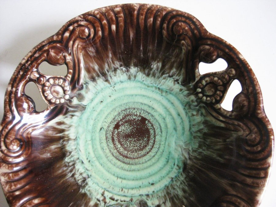 Uppläggningsfat keramik med rinnande glasyr från Germany Jasba nr 548