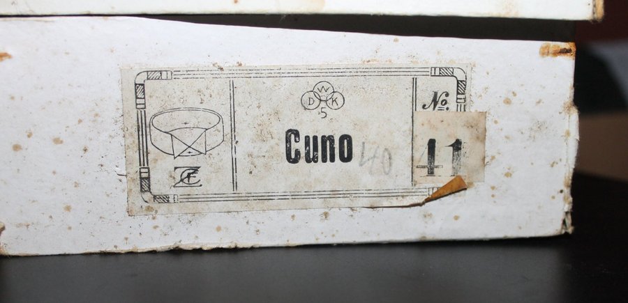 Två stärkkragar 30-tal 40-tal ?? retro vintage Cuno stl 40/41 i originalkartong!