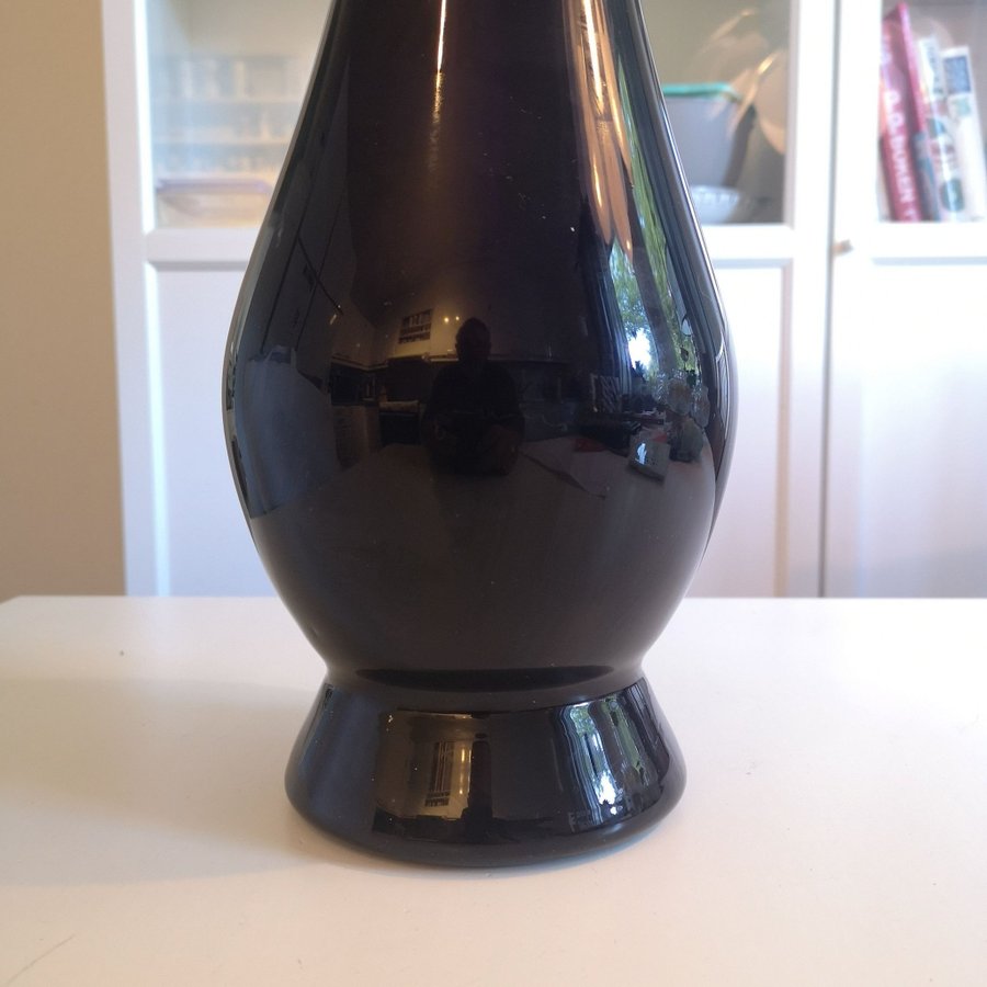 Stor hundbensvas glas golvvas 67cm mörklila/blå Svensk mitten 1900tal