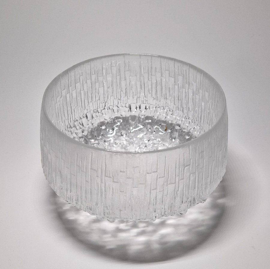 Iittala kristallskål Ultima Thule formgiven av Tapio Wirkkala