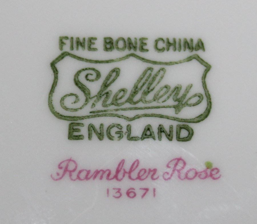 Vintage gammal porslinsskål från Shelley i England i Rambler Rose-mönster