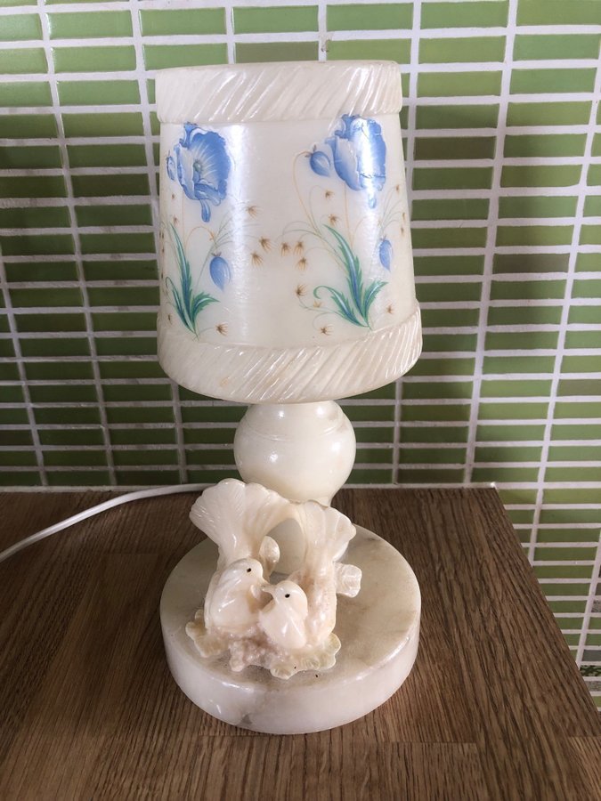 Alabasterlampa med söta fåglar blommor bordslampa alabaster