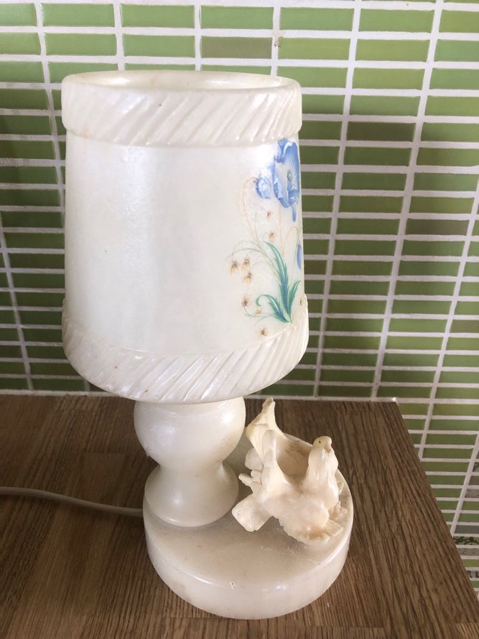 Alabasterlampa med söta fåglar blommor bordslampa alabaster