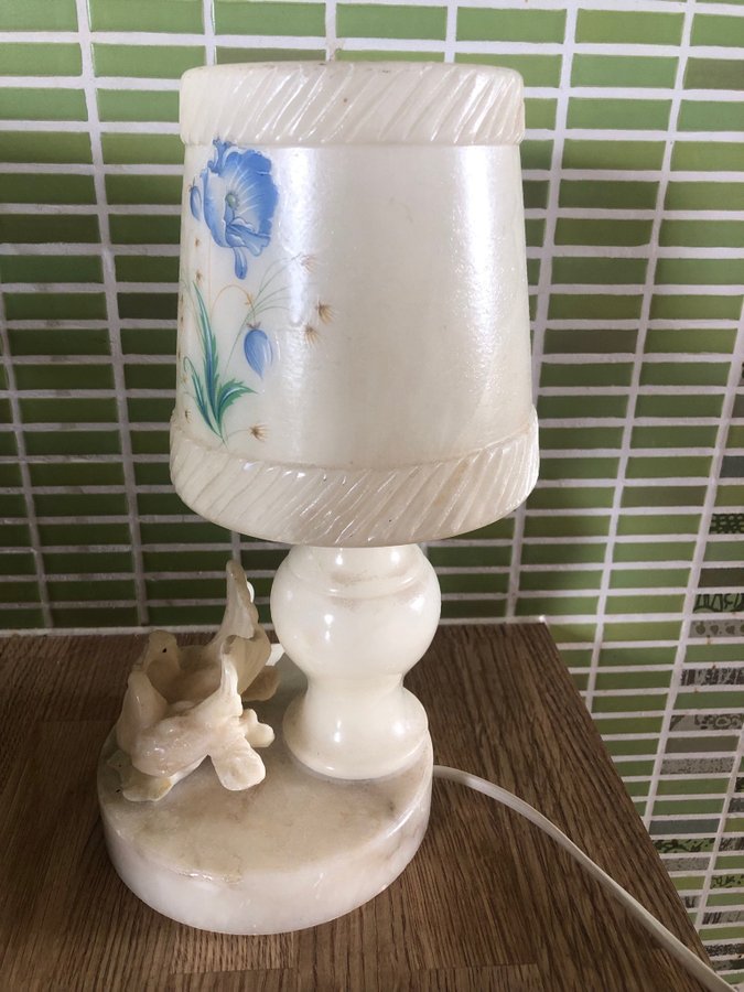 Alabasterlampa med söta fåglar blommor bordslampa alabaster
