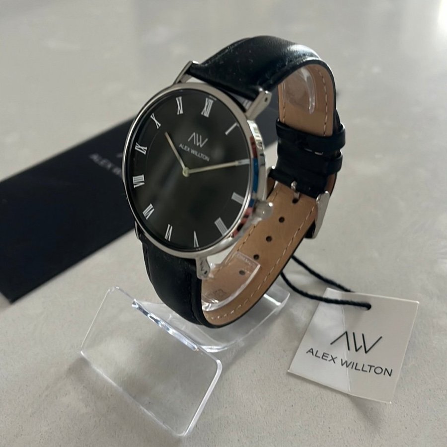 ALEX WILLTON WATCH London 40 mm Silver med Svart läder band