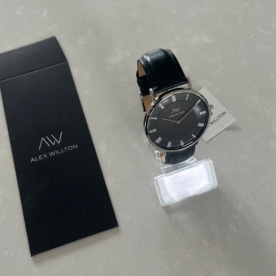 ALEX WILLTON WATCH London 40 mm Silver med Svart läder band