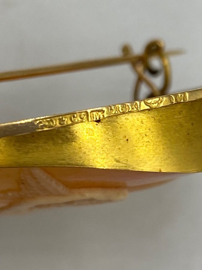 Antik brosch 18 k guld kamé Dahlgren  Co Malmö 1925 total vikt ca 145 g