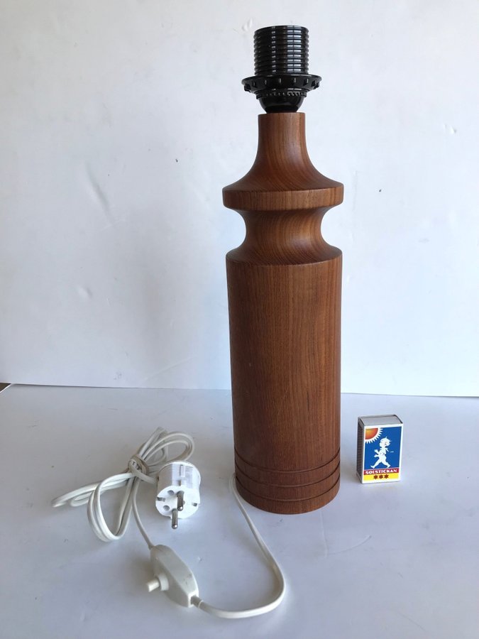 Teak lampfot lampa bordslampa 70-tal retro trä