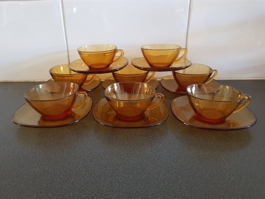 Vereco kaffekoppar koppar med fat France 8 st Bärnstensfärgade retro vintage