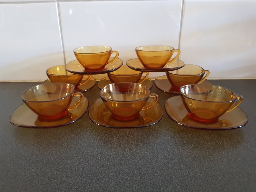 Vereco kaffekoppar koppar med fat France 8 st Bärnstensfärgade retro vintage