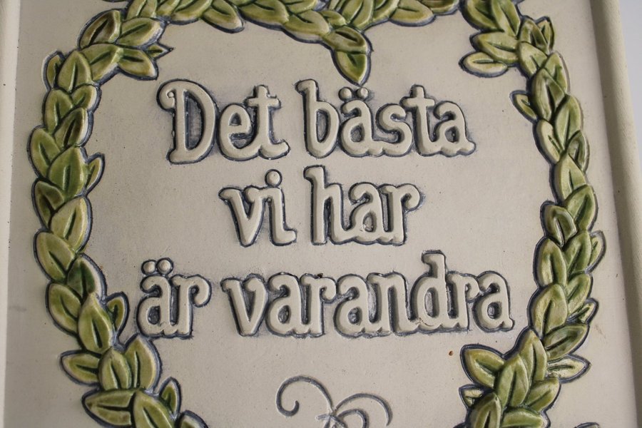 JIE Gantofta | Keramiktavla Väggrelif | Det bästa vi har är varandra