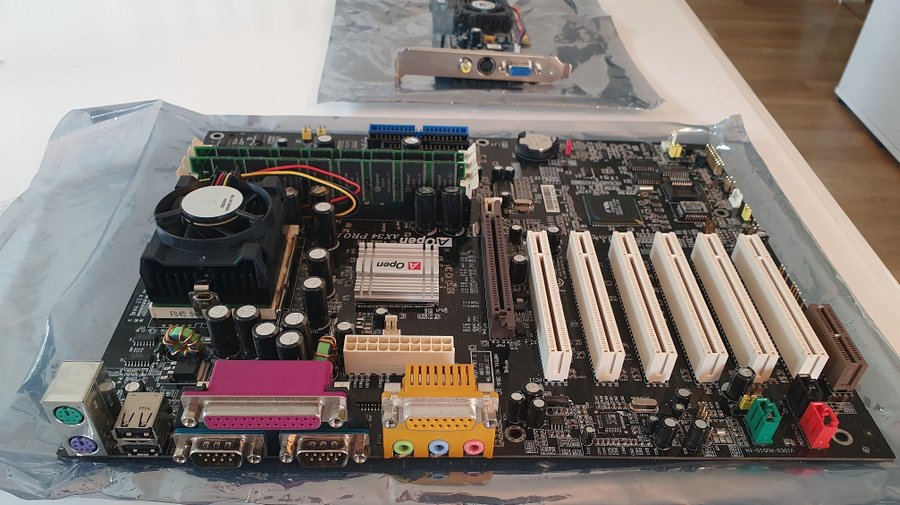 Paket S370 - Aopen AX34 PRO II Celeron 700MHz Kylare 512MB RAM Geforce 2 MX