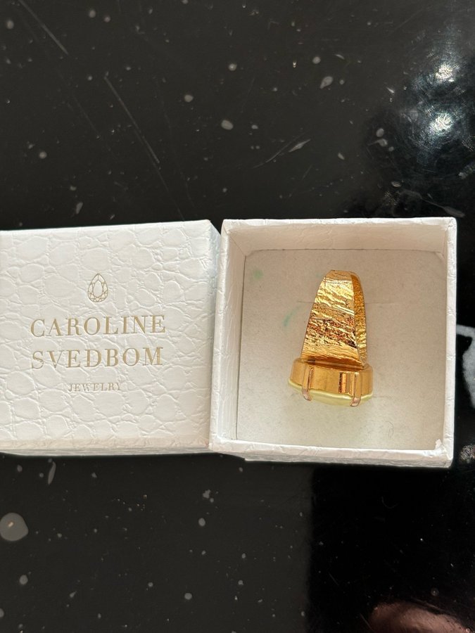 Caroline Svedbom ring