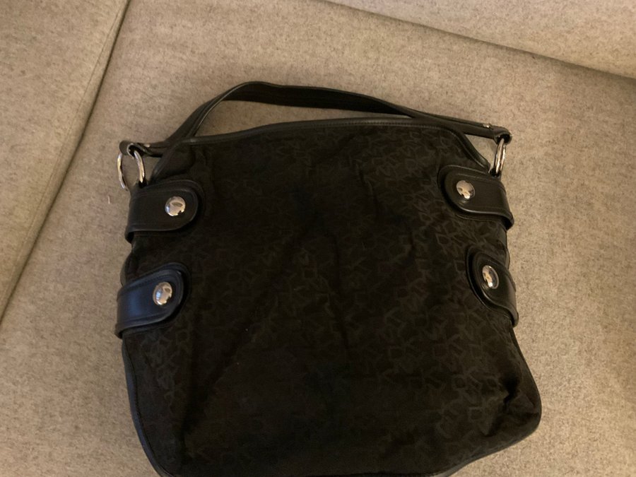 DKNY stor väska svart