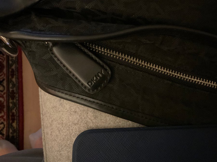 DKNY stor väska svart