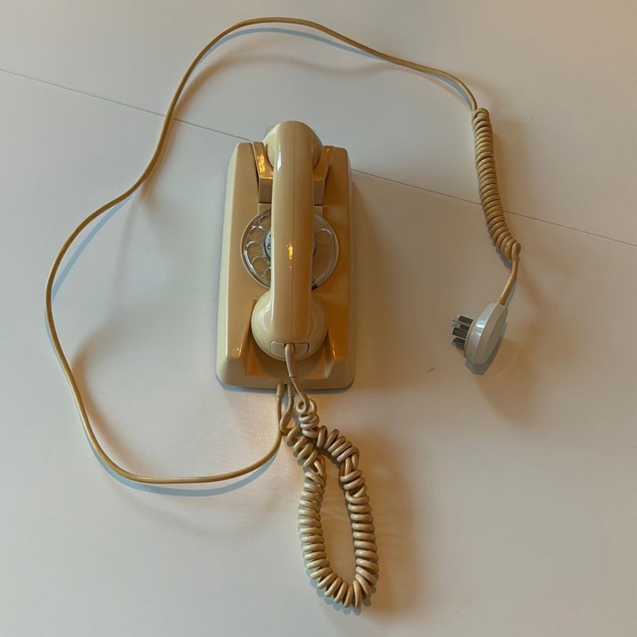 Gammal Vägghängd Telefon - Teli A002 9871/04 - Fingerskiva