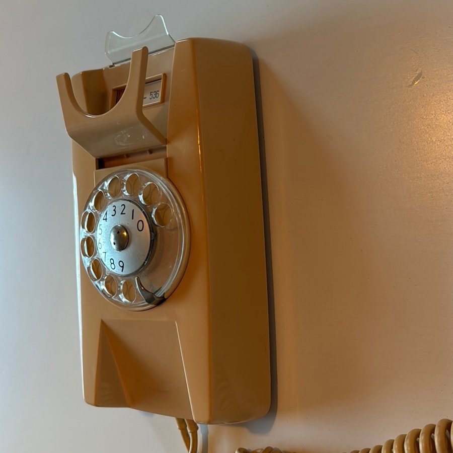 Gammal Vägghängd Telefon - Teli A002 9871/04 - Fingerskiva