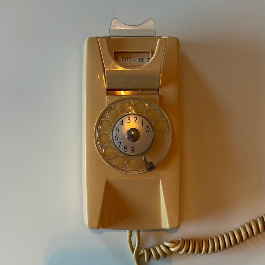 Gammal Vägghängd Telefon - Teli A002 9871/04 - Fingerskiva