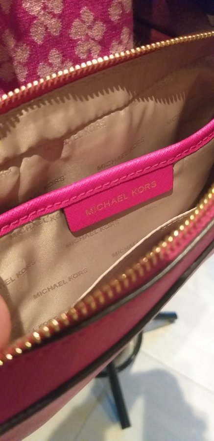 Michael Kors Jet Set Travel Crossbody Bag väska