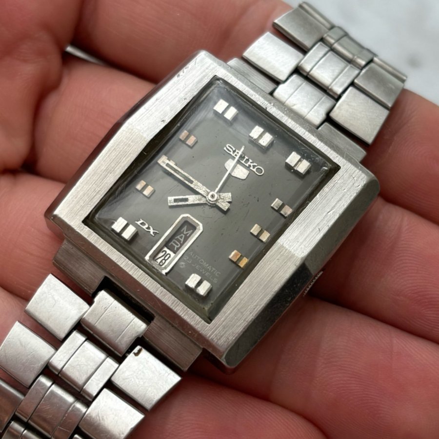 Vintage Seiko 5 automatic DX ref 6106-5470