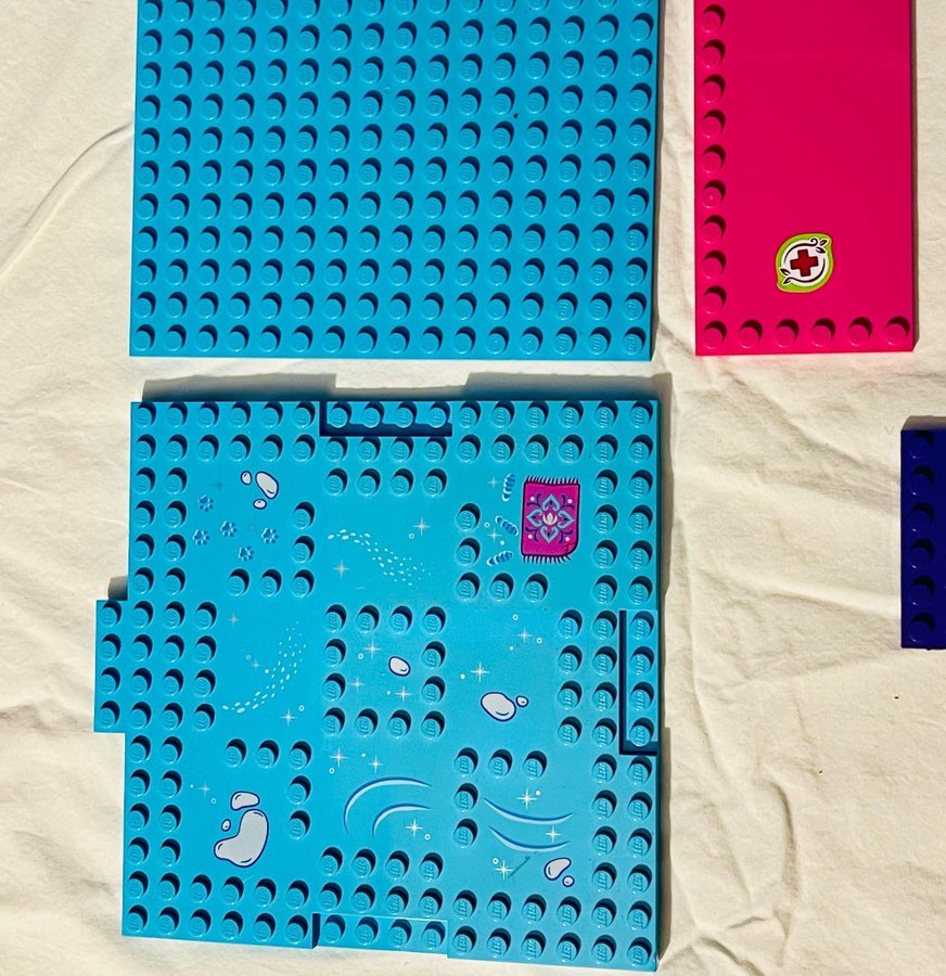 Lego Friends plattor 20 tunna och 1 lite tjockare I mkt fint skick