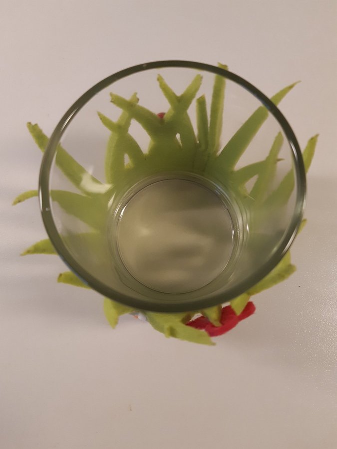 Kruka i glas med dekorativt omtag i filt