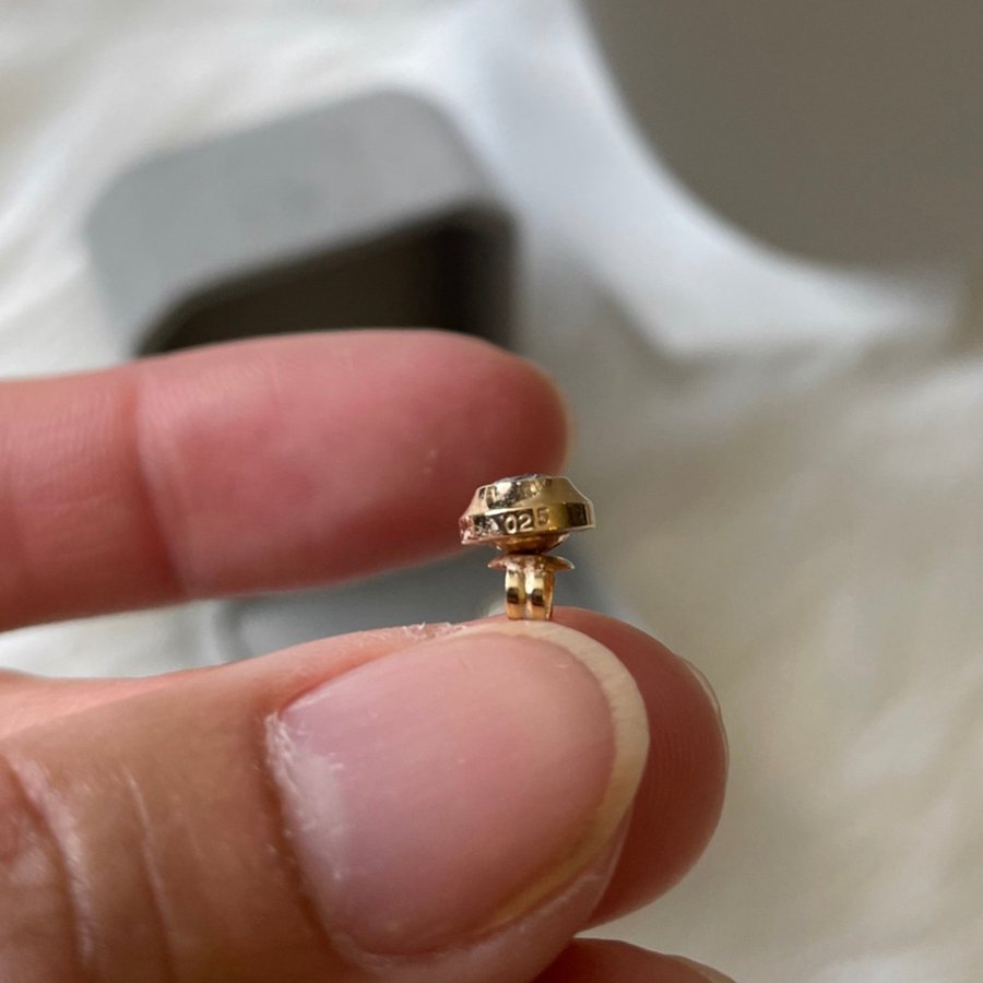 Diamant örhängen äkta 18k guld!