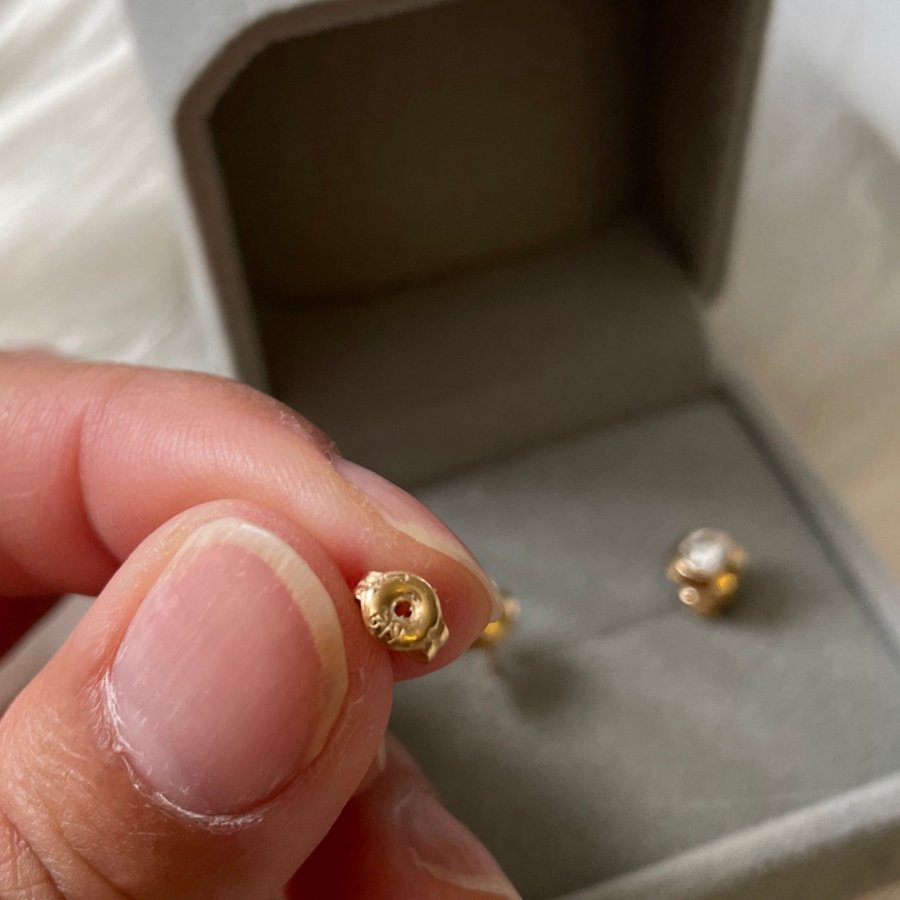 Diamant örhängen äkta 18k guld!