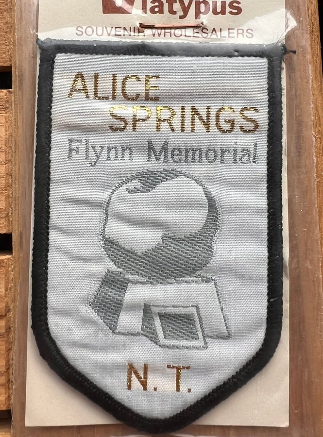 NYTT oanvänt tygmärke “ALICE SPRINGS Flynn Memorial “ Australien Australia