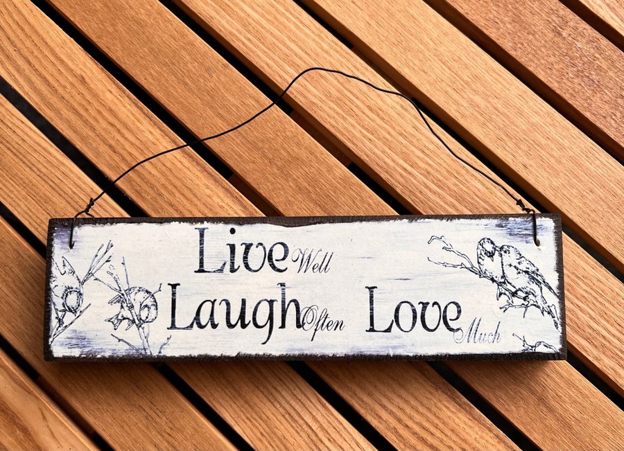Dekorativ skylt "Live Well Laugh Often Love Much"