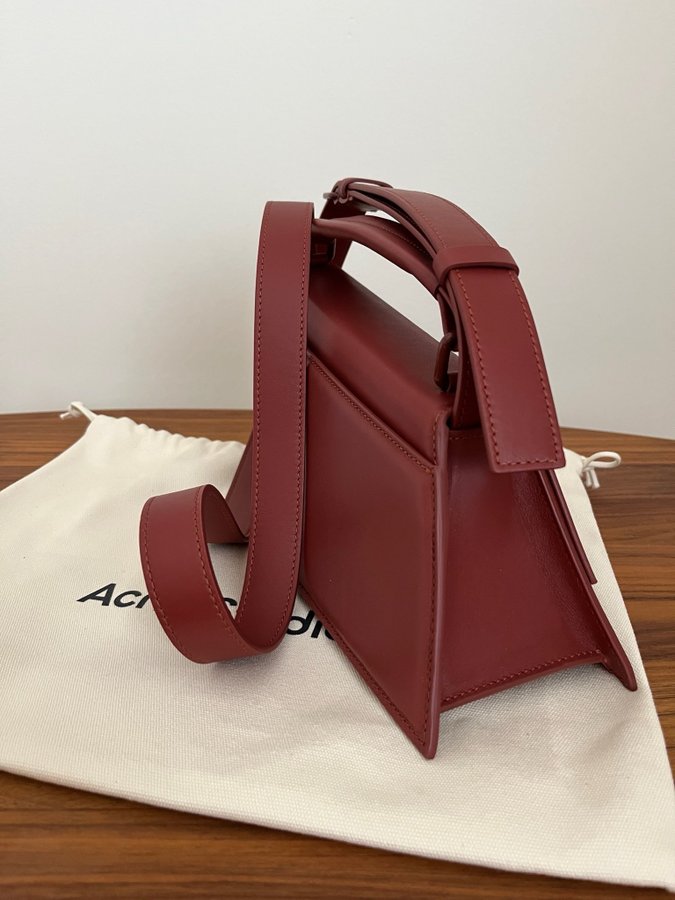 ACNE STUDIOS Distortion bag i nyskick!