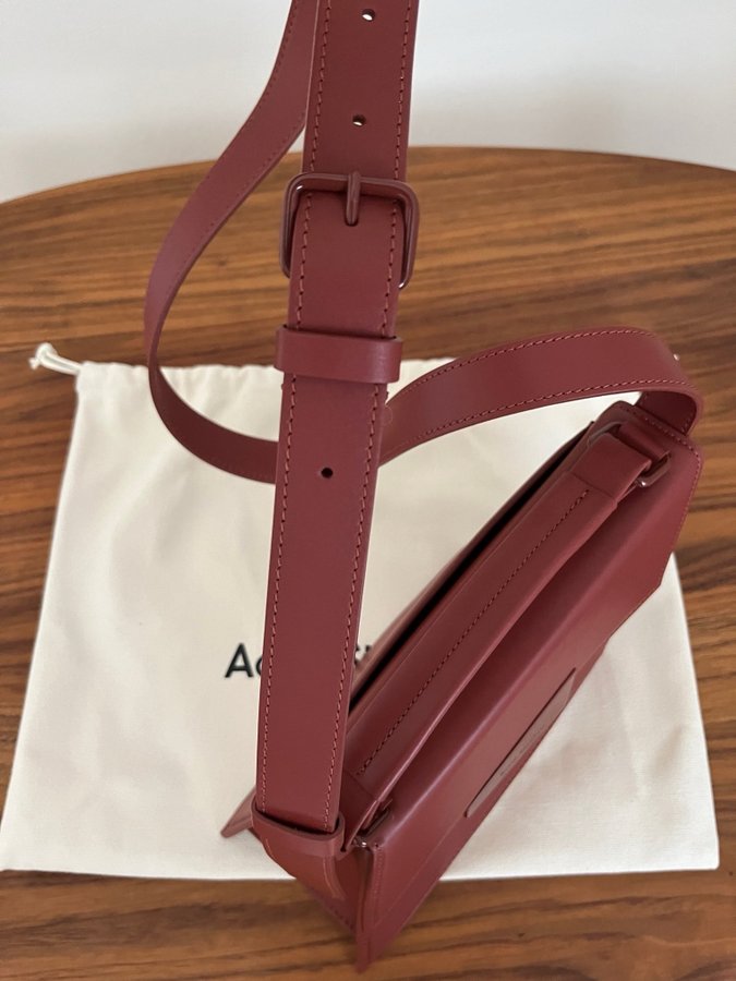 ACNE STUDIOS Distortion bag i nyskick!