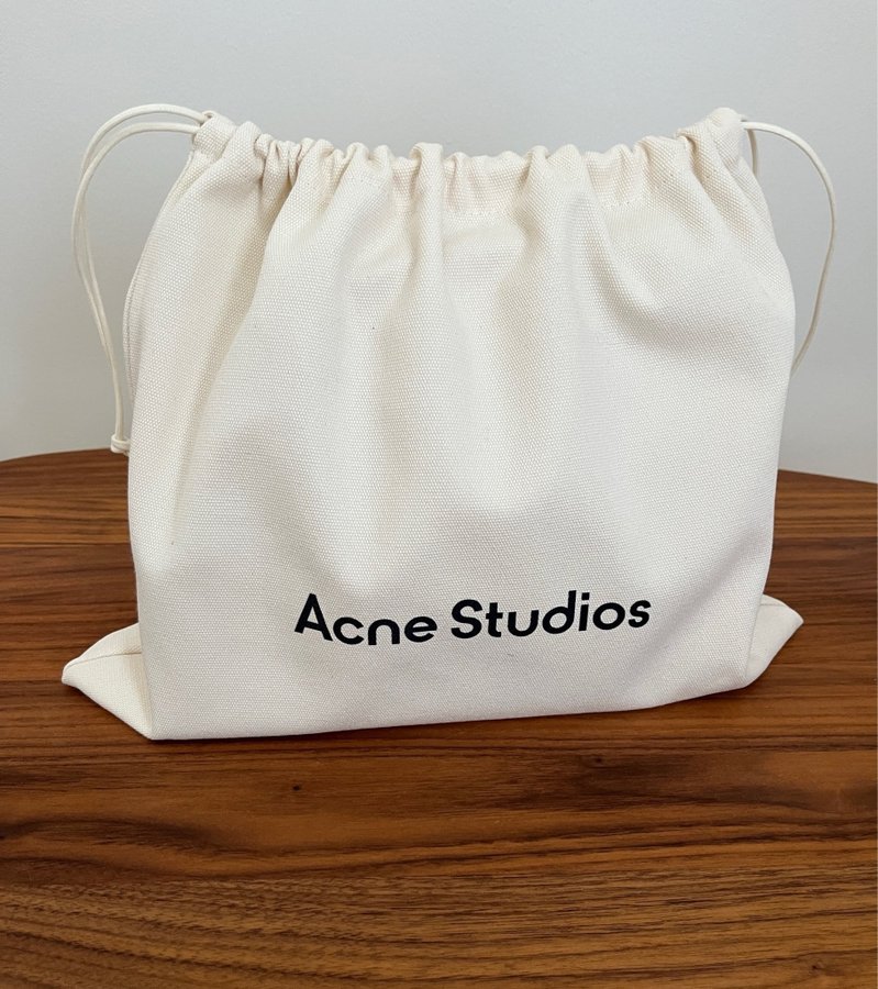 ACNE STUDIOS Distortion bag i nyskick!