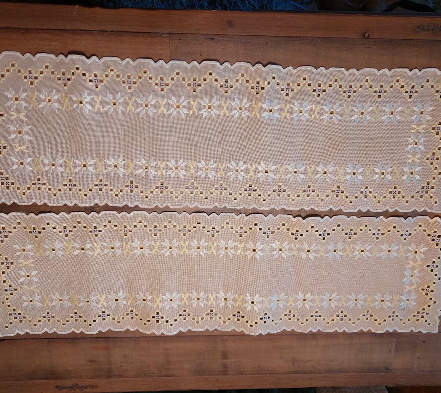 2st fina handbroderade Hardanger löpare retro