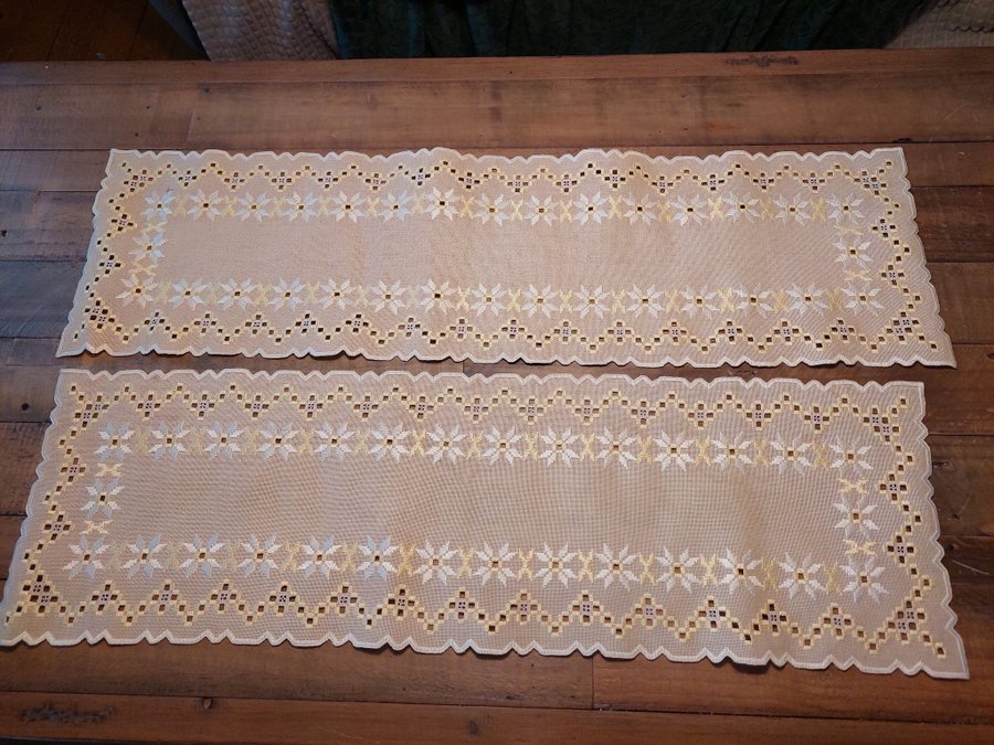 2st fina handbroderade Hardanger löpare retro