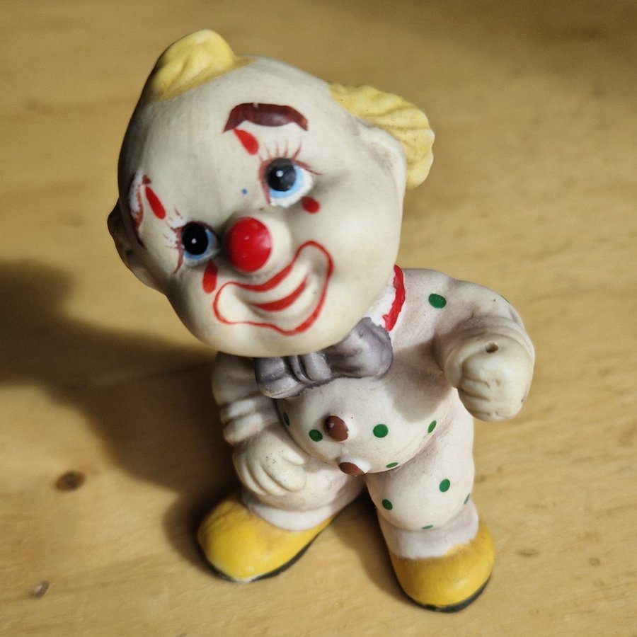 en glad och god Clown i porslin figurin
