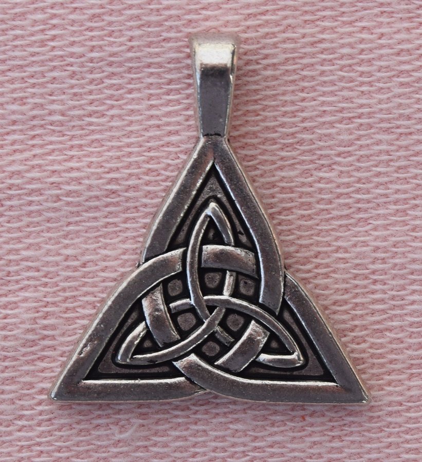 KELTISKT HÄNGE nr 3 Celtic knot Triquetra + 2 keltiska berlocker