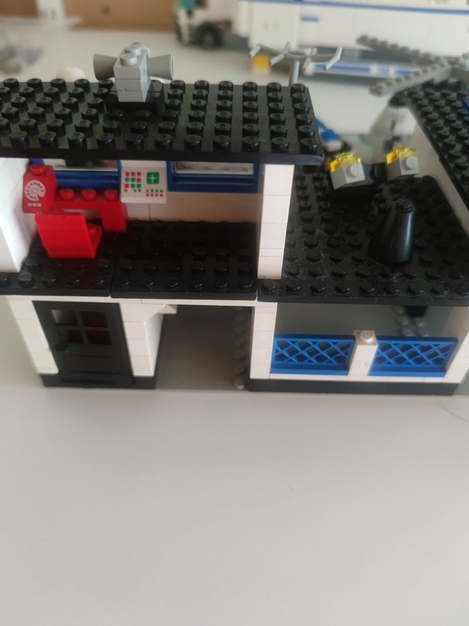 Lego 6384 Police Station